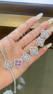 Queensun 18K Four Clover diamond earrings Four Clover Jewelry set Four Clover pendant Four Clover collarbone chain ,Four Clover bracelet 四叶草项链套装for women gifts daily necklaces party necklaces /engagement necklaces