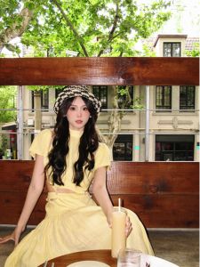 ชุดเดรสยาวรัดเอวคอเตี้ยประดับลูกปัดสีเหลืองสำหรับผู้หญิง ชุดเดรสยาวคอเตี้ยแขนกุดทรงเอ ชุดทำงานฤดูร้อน