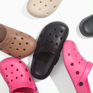 Mens and womens universal hole shoes outdoor anti slip shoes soft soled easy to wear