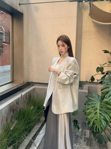 Áo Khoác Vest Nữ Màu Xám Thanh Lịch 2025 Xuân Thu Mới Cỡ Nhỏ Thanh Lịch Thanh Lịch Phong Cách Công Sở Dài Tay Cổ Chữ V
