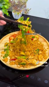 ซอสผัดมาม่าลุงใหญ่ ใช้ซอสญี่ปุ่นแท้เข้มข้นอร่อยมาก