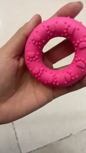 Đồ Chơi Nhai Gặm Cao Su Hình Tròn In Bàn Chân Dành Cho Chó Mèo - Nhiều Màu Sắc