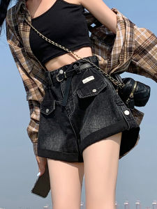 กางเกงขาสั้นยีนส์ทรงสลิมฟิตเอวสูงสไตล์วินเทจสำหรับผู้หญิง กางเกงขาสั้นทรงเอขากว้างสไตล์ใหม่ในช่วงฤดูร้อน สีดำ ทรงสลิมฟิต