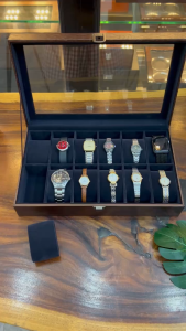 Hộp đựng đồng hồ 12 ngăn vân gỗ sang trọng và tinh tế