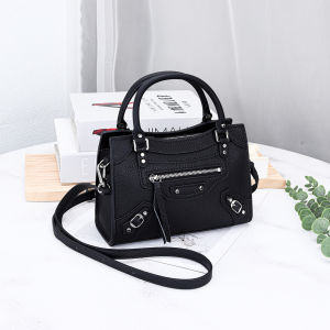 Genuine Genuine Leather Rivets Decoration Niche Design Feel Square Crossbody Bag Shoulder Portable Dual-use