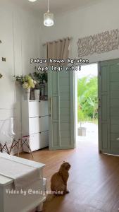 PIRA METROPOLIS OX - ARUNA KC WU120SRB Rak Dapur / Rak Gantung Dapur / Kitchen Set Atas 3 Pintu dengan Rak Bumbu