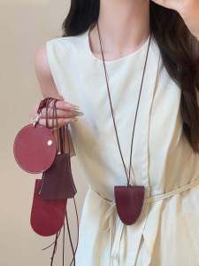 สร้อยคอแบบสะพายคอแบบถอดได้สำหรับผู้หญิง สายรัดแว่นแบบดูดซับแม่เหล็ก โซ่ยาว สร้อยคอแบบสะพายไหล่ โซ่เสื้อสเวตเตอร์แบบยาว โซ่รัดแว่นแบบใหม่