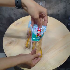 Đồ dùng 1 lần tiện lợi dành cho nướng :1 cặp bao tay nylon kẹp gắp inox 10 xiên tre cọ quét dầu