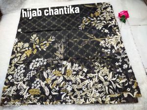 hijab kerudung segiempat size 130 cm Jilbab Umama Scarf Syari Metal Logo