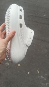 Dép Sục Cross Band Classic Crush đé cao 7cm tặng 10 sticker màu Be cho nữ