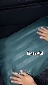 Sarung Guling & Bantal Polos Emboss Salur Premium Kain Microtencel