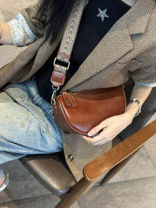 Original Design Large Capacity Leather Shoulder Bag Womens Crossbody Waist Bag Fashionable Vintage Style Moon-Shaped Bag