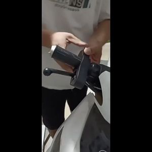 ล็อคเบรกมือ ล็อคมอเตอร์ไซค์กันขโมย กันขโมยมอเตอร์ไซค์ ที่ล็อคจักรยาน อลูมิเนียม ตัดและทำลายยาก อลูมิเนียมอัลลอย ทนทาน ติดตั้งง่าย กันขโมย กันน้ำและป้องกันการกระแทก สามารถใช้ได้กับรถยนต์มอเตอร์ไซค์ทุกรุ่นทุกประเภท/สกูตเตอร์