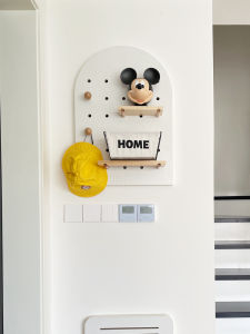 Mickey Mouse ชั้นวางของไม้เนื้อแข็ง ช่องรู ติดผนัง ชั้นวางของ ห้องนั่งเล่น ติดประตู ติดผนัง จัดเก็บ ช่องรู ชั้นวางของ ชั้นวางของ