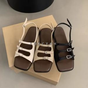 Sandal Flat Wanita ADCH Tali Kokop Motif Gesper Kulit PU Casual Remaja