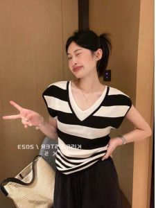 Áo Thun Dệt Kim EKOAL Cổ Chữ V Tay Ngắn Mùa Hè Kẻ Sọc Giả Hai Mảnh Lụa Băng Tay Ngắn Nhỏ Bay Lỗ Áo Thun Nữ