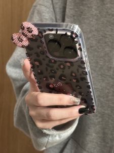 Japanese Style Full Cover Phone Case for Apple 16Promax iPhone 16Pro Leopard Print Black Kitty Cat Design Simple Chic Sensation