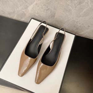 รองเท้าแตะส้นเตี้ยหัวแหลมแบบสวมหัว ทรงหัวมน หนัง PU รองเท้าแตะส้นเตี้ยสำหรับผู้หญิงในช่วงฤดูร้อนปี 2024