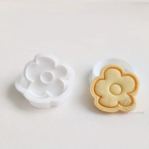 Easter Mini Cute Cookie Tool Biscuit Mold Rabbit Carrot Easter Egg Lamb Flower Paw DIY Household Biscuit Mold Baking Accessories