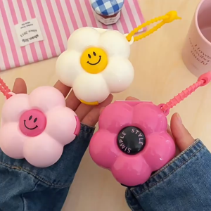 Kotak Aksesoris Bentuk Bunga Gantungan Tas Mini Storage Flower Hair Clip Bag Charm Jepit Box Penyimpanan Ikat Rambut Karet Travel Size Portable Tempat Obat Premium Mudah Dibawa