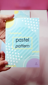 สมุดปกอ่อน รุ่น PASTEL PATTERN จำนวน 18 แผ่น คละแบบ ยี่ห้อ SAENGROONG / 1 โหล (12เล่ม)