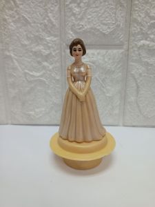 4 inches Bridesmaid/Debutant figurine