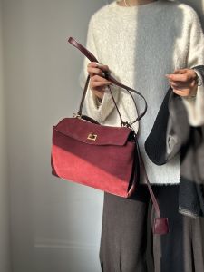 กระเป๋าสตางค์หนังแบบสะพายไหล่ทรงสี่เหลี่ยมด้านเท่าสีแดงด้านสำหรับเด็กนักเรียน กระเป๋าสะพายไหล่แบบสะพายข้างสำหรับผู้หญิง กระเป๋าเดินทางแบบลำลอง