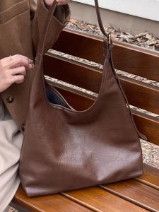Large Capacity Soft Leather Shoulder Bag Simple Design Womens Bag Retro Commuter Crossbody Mother-Child Bag Trendy Tote Bag