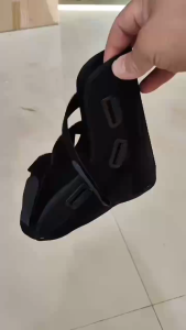 Childrens T-shaped wooden board shoes anti rotation shoes ankle joint fixation splint foot support postoperative rehabilitation shoes