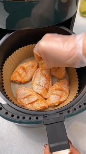 100pcs 20cm Air Fryer Paper disposable Special paper for round food grade drain oil anti-sticking non-porous Kitchen baking Special oil paper tray for air fryer 空气炸锅专用纸