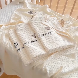 ผ้าห่มน่ารัก ลายการ์ตูนสุดน่ารัก Cooling blanket ผ้าใยไผ่ธรรมชาติเนื้อนุ่ม ขนาด 75*100ซม