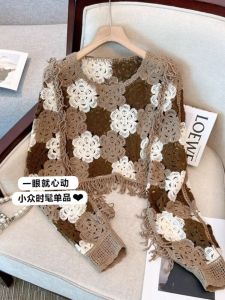 เสื้อถักสีกรมท่าพร้อมฮู้ดแบบมีรูรูดสำหรับผู้หญิง ฤดูใบไม้ร่วง 2023 ทรงหลวม แขนยาว ปกโปโล แขนยาว ปกโปโล