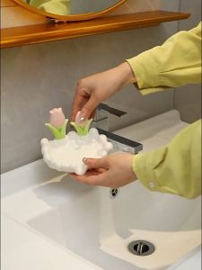 Lovely Flower Soap Holder with Draining Light Luxury Non-slip Soap Box for Home Hotel Bathroom