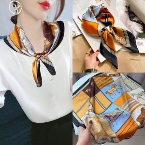 ผ้าพันคอไหมทรงสี่เหลี่ยมเล็กสำหรับผู้หญิง ฤดูใบไม้ผลิและฤดูใบไม้ร่วง ผ้าพันคอไหมบางแบบทันสมัยสำหรับผู้หญิง ผ้าพันคอแบบอเนกประสงค์สำหรับผู้หญิง