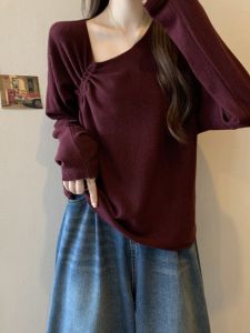 เสื้อถักคอวีสีแดง ทรงหลวม สำหรับผู้หญิง ฤดูใบไม้ร่วง ใหม่ ไซส์ใหญ่ เสื้อชั้นในลำลอง ทรงเข้ารูป ทรงไม่สมมาตร เสื้อชั้นในลำลอง