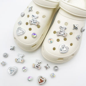 Crocs Jibbitz คริสตัลสีสันสดใสหัวเข็มขัดรองเท้าตุ๊กตาหมีถอดได้3D ผีเสื้อกุ้งประดับตกแต่งสำหรับ Crocs