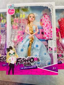 ตุ๊กตา พร้อมรองเท้า ชุดมีหลายสี คละสีชุดส่ง ขนาดกล่อง 32cm ของเล่นเด็ก