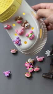 Set 14 Jibbitz Sticker Charm 3D chủ đề Môi dày hồng 14 DIY Mayto nhựa cứng gắn Dép Crocs Cross Dép Sục Cá Sấu JB-82