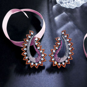 เลื่อมโตวินเทจสีดำชุบทองโบฮีเมียนสมมาตรรูปตัวยูต่างหูหมุดอันใหญ่ปูเต็มสี AAA Zirconia หินคริสตัลที่ไม่ซ้ำกันผู้หญิงไนท์คลับบาร์พรหม SE684 เครื่องประดับ