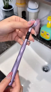 แปรงสีฟัน MKJ แบบ 3 ด้าน เหมาะสำหรับผู้ใหญ่ ขนแปรงมาร์คาฮองนุ่ม แปรงสีฟันขนนุ่ม 3 หัว และเคลือบลิ้น แปรงสีฟันสำหรับใช้ในบ้าน แปรงสีฟันสำหรับนักเรียนระดับสูง แปรงสีฟันแบบ 3 ด้าน ทำความสะอาดคราบสกปรกระหว่างฟันอย่างทั่วถึง ขนแปรงนุ่มปกป้องสุขภาพช่องปาก.