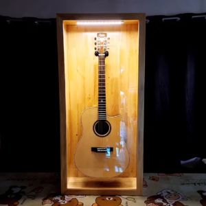 G001 ตู้เก็บกีตาร์ ตู้โชว์กีตาร์ ขนาดมาตรฐาน 41 นิ้ว พร้อมใช้ไฟสว่างปรับเฉดสีได้ แบตเตอรี่ชาร์จได้ในตัว