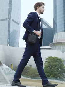 Tas Selempang ARCTIC HUNTER K00688: Tas Stylish & Modern untuk Handphone