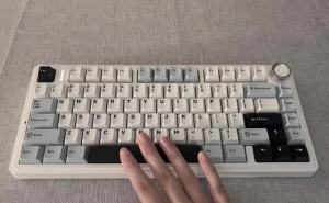 AULA | AULA F75 2.4G Wireless Bluetooth Wired Gaming Mechanical Keyboard with RGB Lighting Effect 75% Coverage Five Layers of Cushion