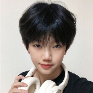 Milk dog with broken hood fake fur male cosplay short hair Japanese style broken hood bangs neutral style straight hair high school student ear hair cover