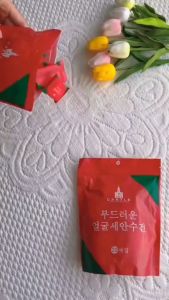 Khăn giấy nén Hàn Quốc thiết kế hình viên kẹo bo tròn đa năng tiện lợi khăn nén du lịch khăn nén đỏ