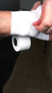 Finger Tape / Wrist Tape 5 CM X 4.5 M Perban Elastis Tapping Olahraga Pelindung Cedera Perban Jari Finger Tape