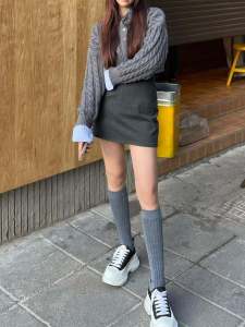 กระโปรงสั้นทรงเอเอวสูงสีเทา ผ้าขนสัตว์ กระโปรงสั้นผู้หญิงไซส์ใหญ่ ฤดูใบไม้ผลิและฤดูใบไม้ร่วง กระโปรงสั้นคลุมสะโพกยืดหยุ่นเซ็กซี่