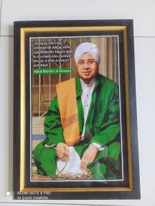 Hiasan dinding cetak gambar lukisan Habib Mundzir Al Musawa plus bingkai ukuran 45x65cm