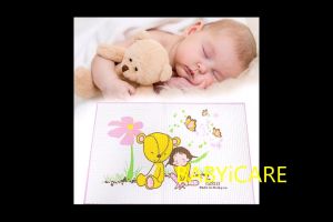 Tấm Lót Cao Su Tự Nhiên CUDDLES 60x90cm Chống Thấm Cho Bé Sơ Sinh