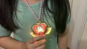 ของเล่น ของเล่นเด็ก สร้อยคอพร้อมจี้นางฟ้ารูปหัวใจ มีเสียง มีไฟ led หลายสี สวยน่ารัก มีถ่านแถมให้ Magicfairy สร้อยคอแฟนซี